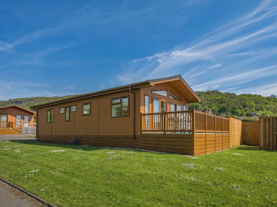 Exterior | Red Robin - Longmead Country Escapes, Cheddar