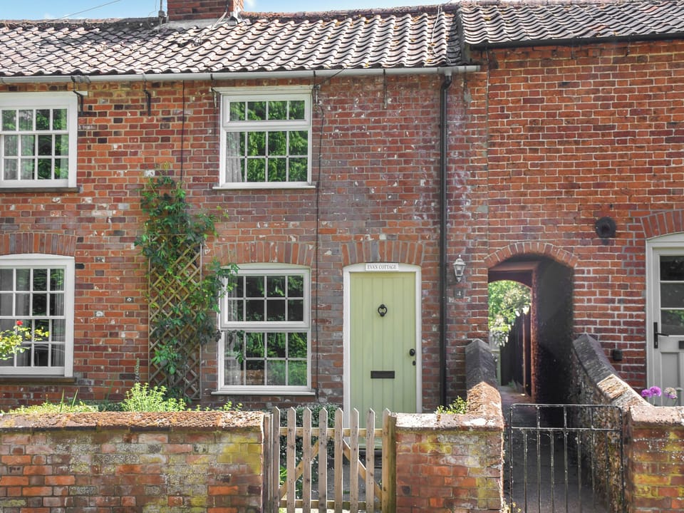 Exterior | Eva&rsquo;s Cottage, Wenhaston