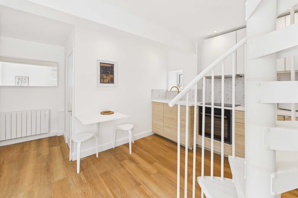 House | 1 bedroom, desk