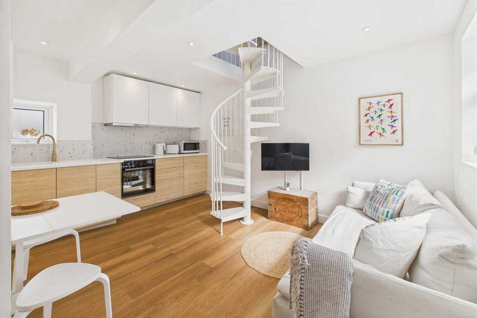 House | 1 bedroom, desk