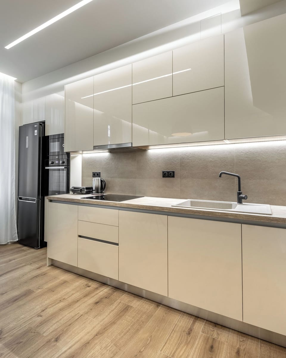 Deluxe Apartment, 2 Bedrooms, City View | Private kitchen | Electric kettle