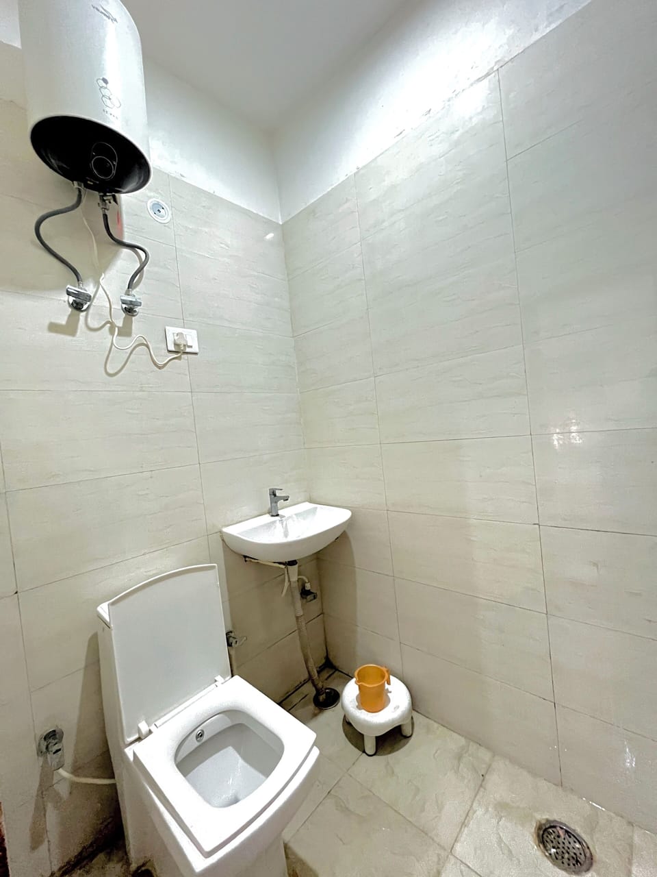 Deluxe Room | Bathroom | Shower, towels, soap, toilet paper