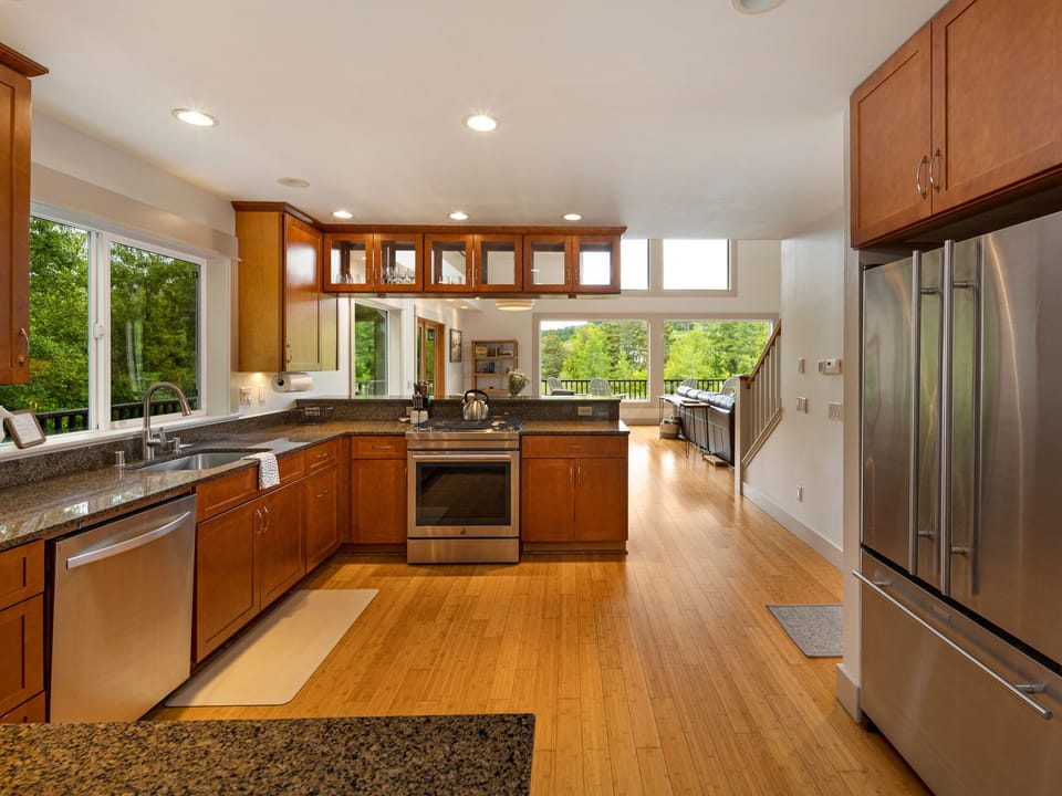 Full kitchen