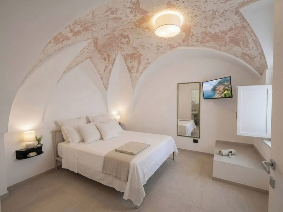 Basic Double Room | Free WiFi, bed sheets