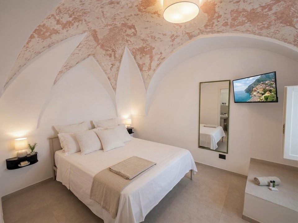 Basic Double Room | Free WiFi, bed sheets