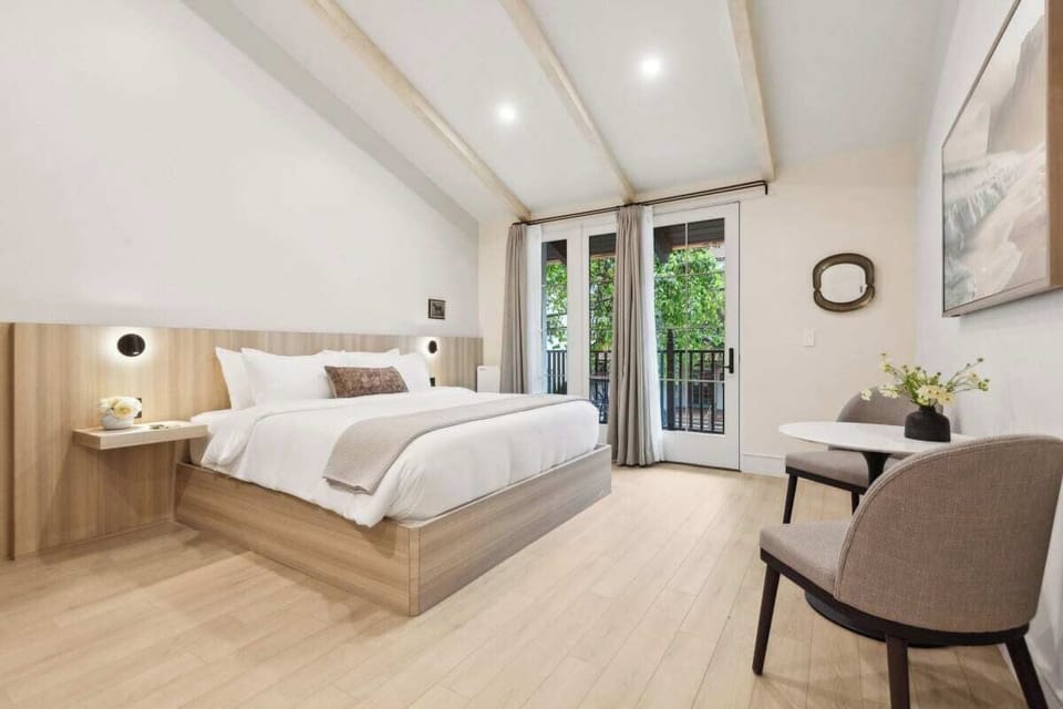King-size bed, sleeps 2, seating area, and 65" Hisense TV 