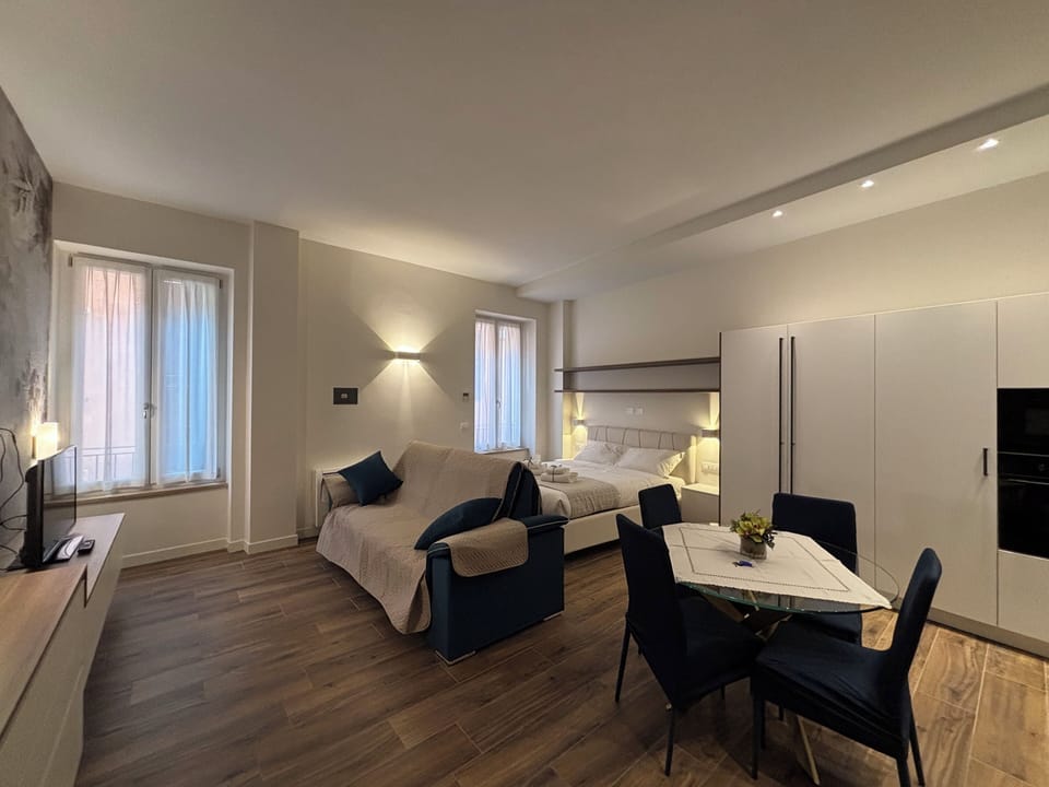 Deluxe Studio | In-room safe, iron/ironing board, free WiFi