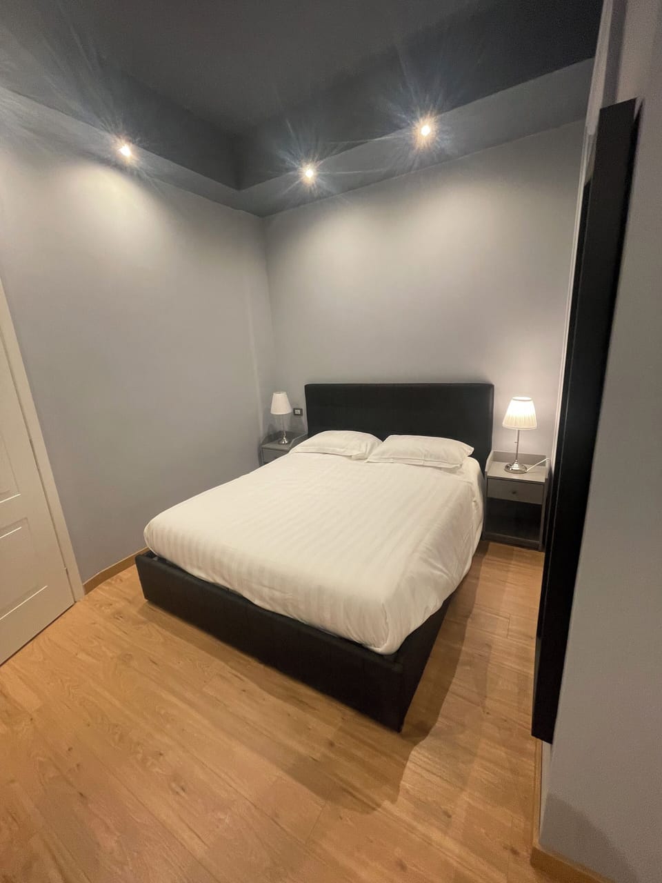 In-room safe, soundproofing, iron/ironing board, free WiFi