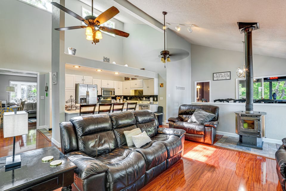 House (5 Bedrooms) | Interior