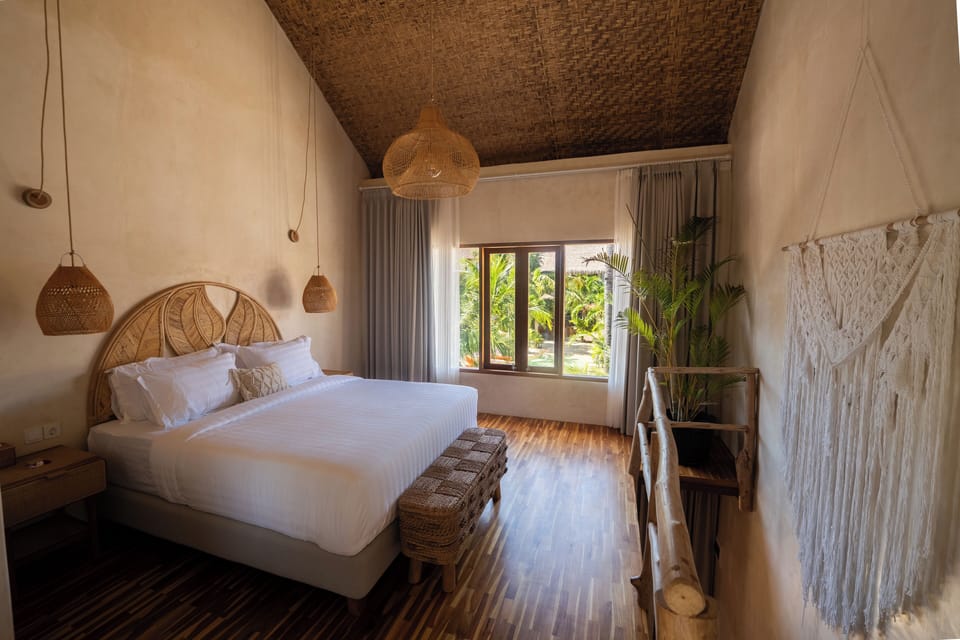 King Suite with Hot Tub + Unlimited Coffee | Minibar, in-room safe, laptop workspace, blackout drapes