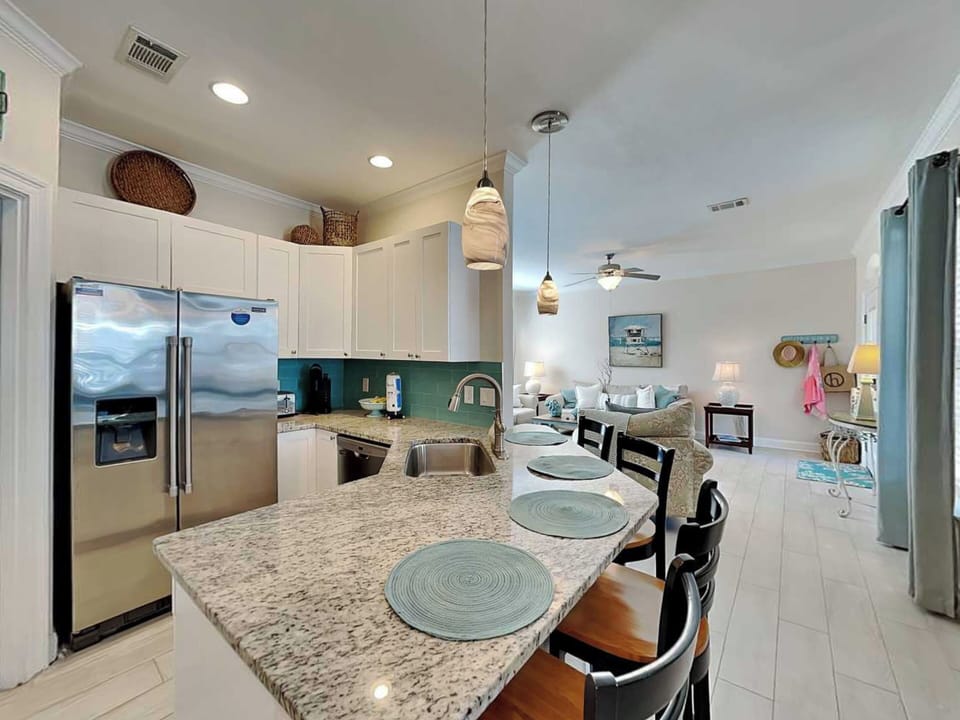 Breakfast Bar - Seating - First Floor