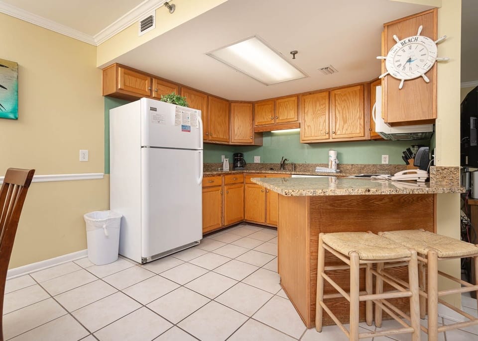 Condo, 1 Bedroom | Private kitchen | Coffee/tea maker, fridge, oven