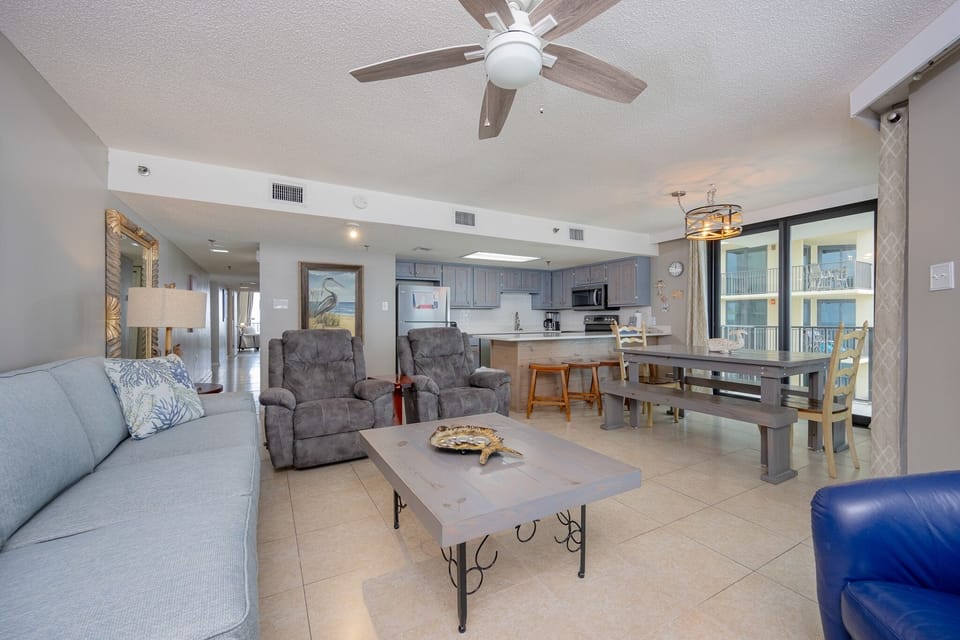 Condo, 3 Bedrooms | Living area