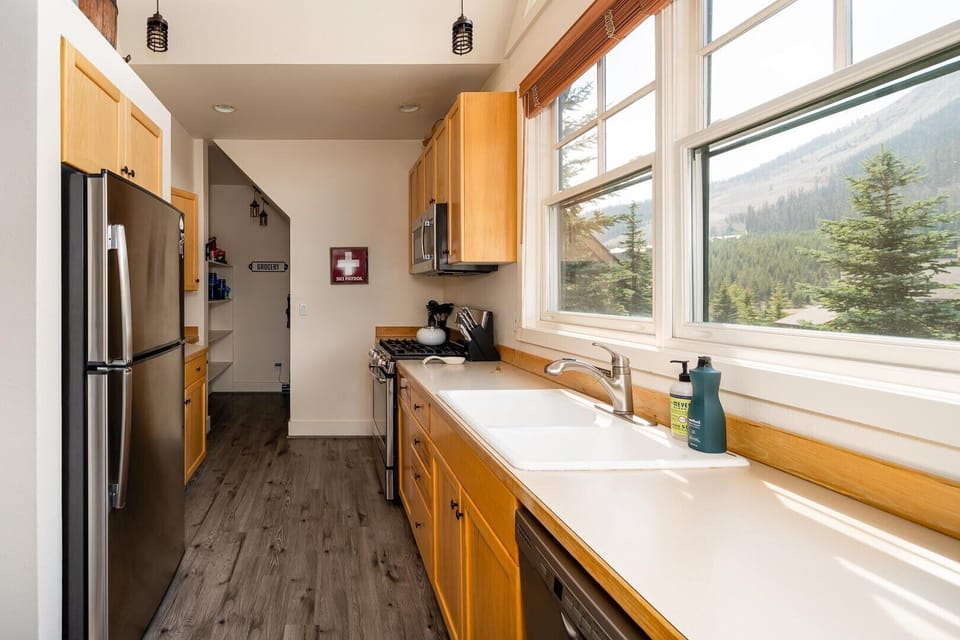 Townhome, 3 Bedrooms | Private kitchen | Coffee/tea maker