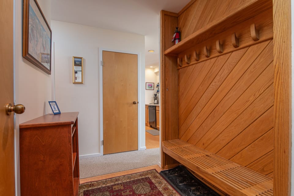 Condo, 2 Bedrooms | Interior