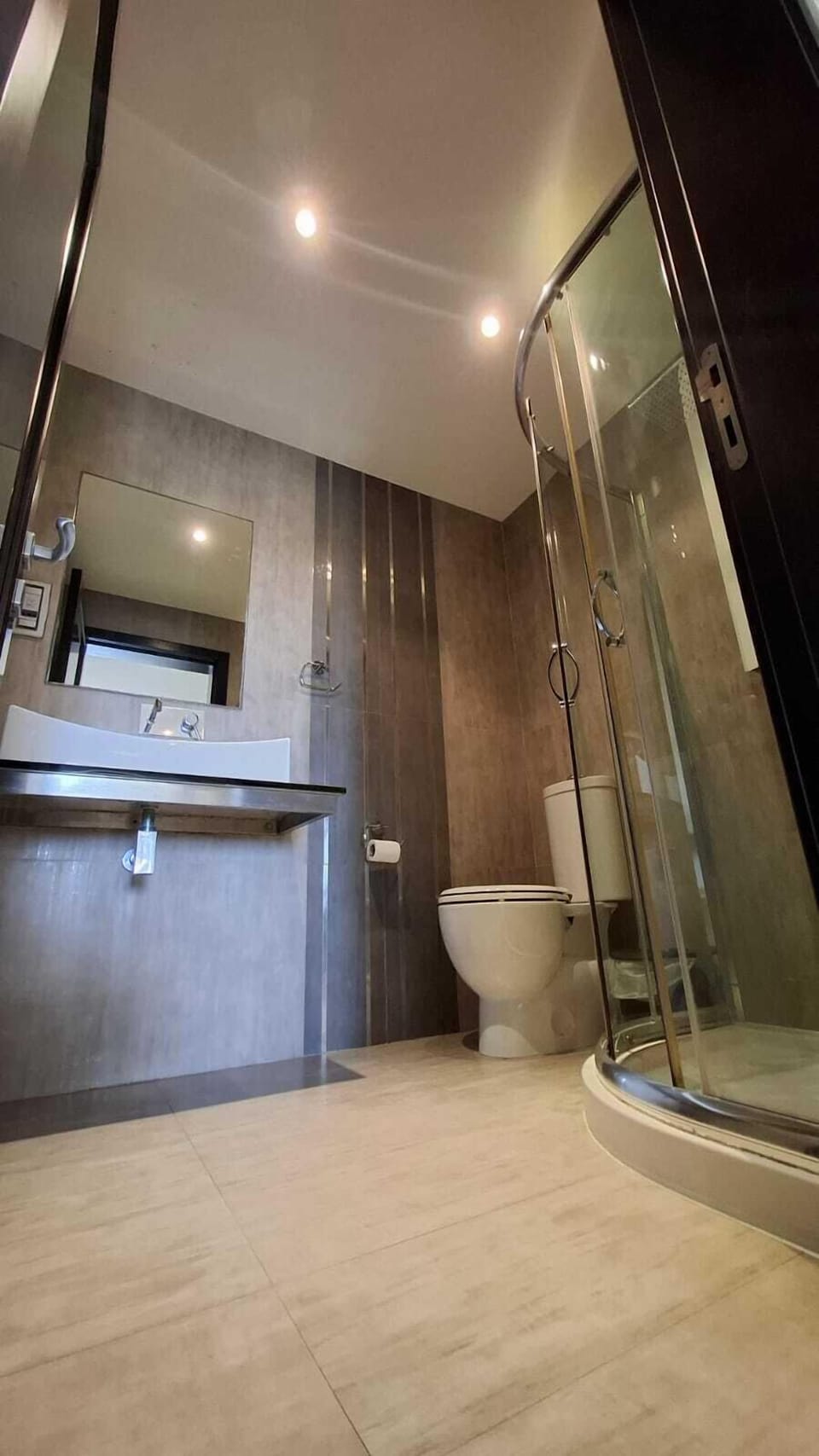 Deluxe Double Room, 1 Queen Bed, Balcony, Pool View | Bathroom