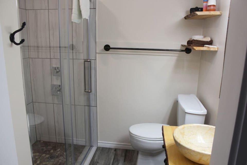 Inner Cove three piece ensuite with double head and bench shower