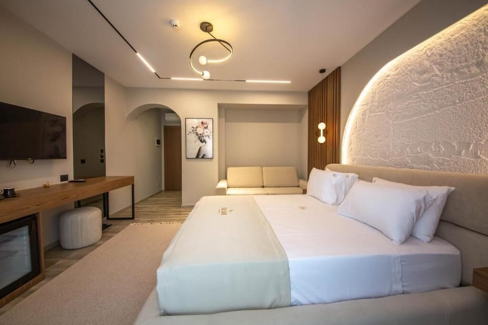 Deluxe Double Room, Balcony | Minibar, in-room safe, desk, blackout drapes