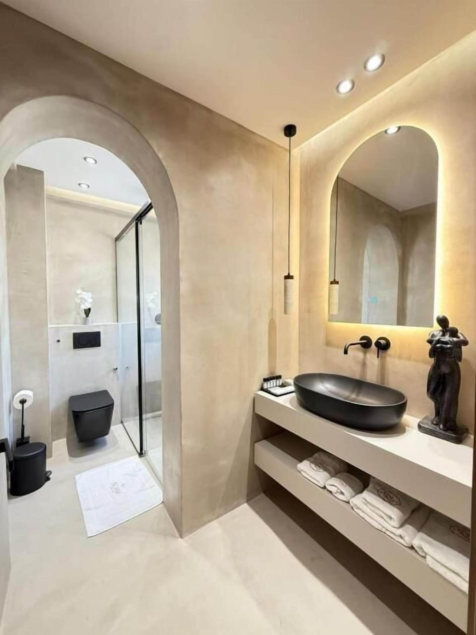 Deluxe Double Room, Balcony | Bathroom | Shower, free toiletries, hair dryer, slippers