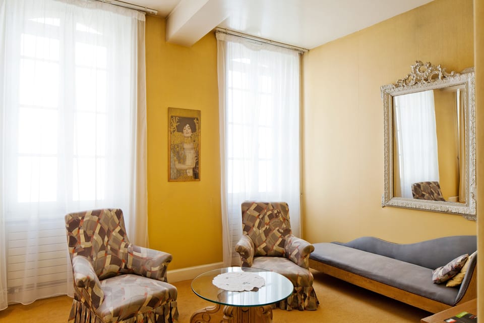 Junior Suite | Living area | TV