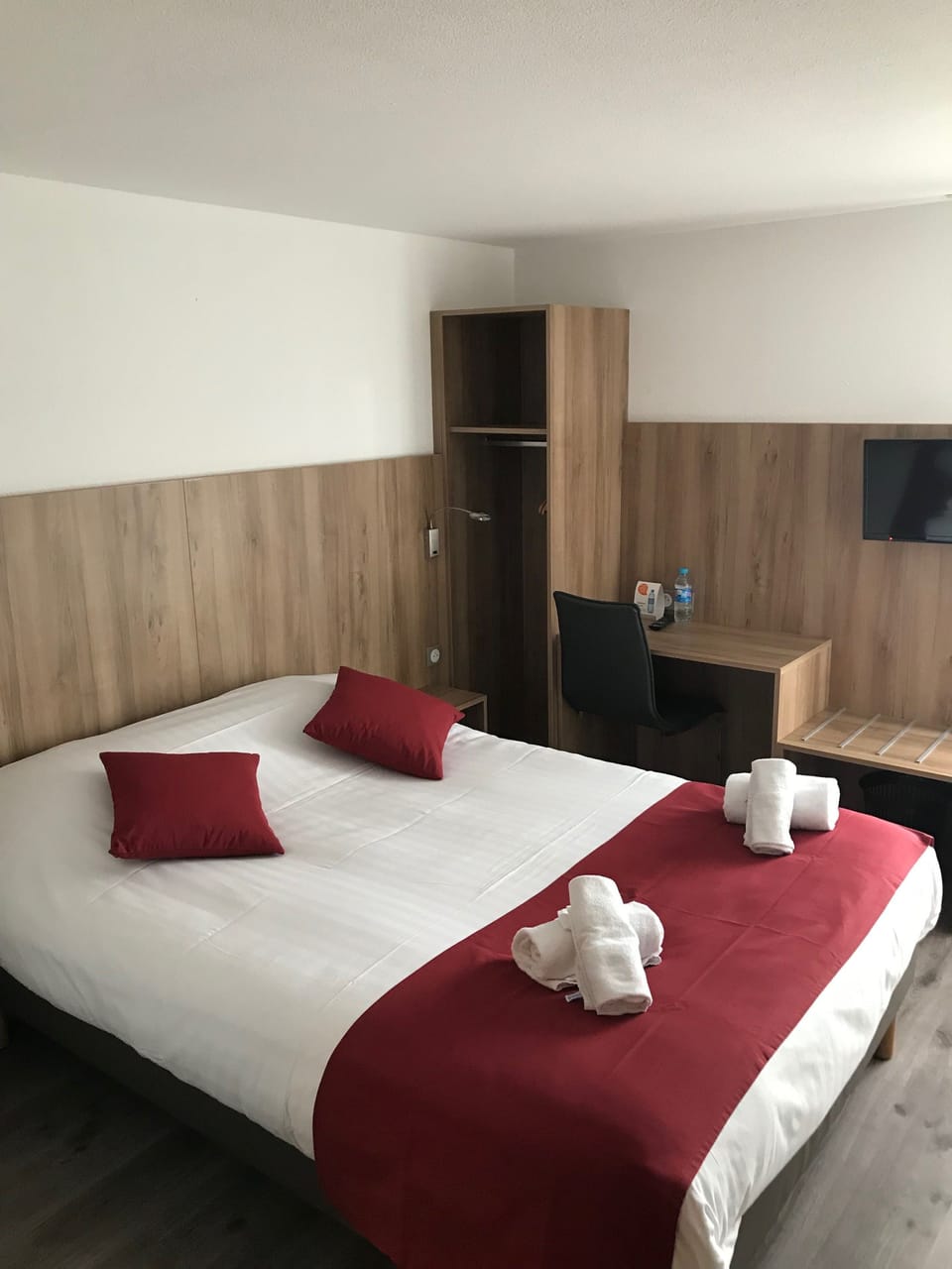 Standard Double Room | Desk, soundproofing, cribs (surcharge), WiFi (free)