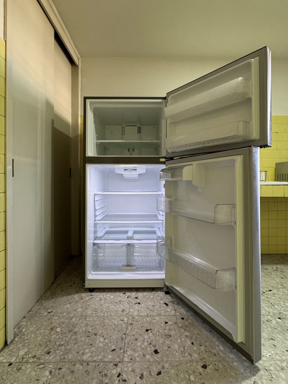 Superior Apartment (Planta Baja) | Private kitchen | Fridge, microwave, stovetop, cookware/dishes/utensils