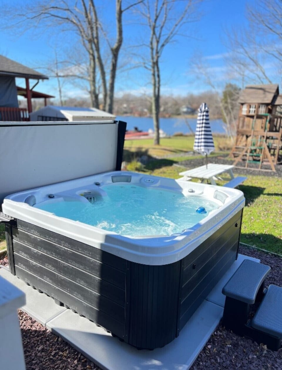 Outdoor spa tub