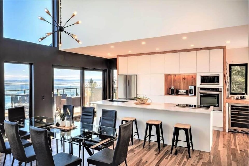 Dining room, kitchen