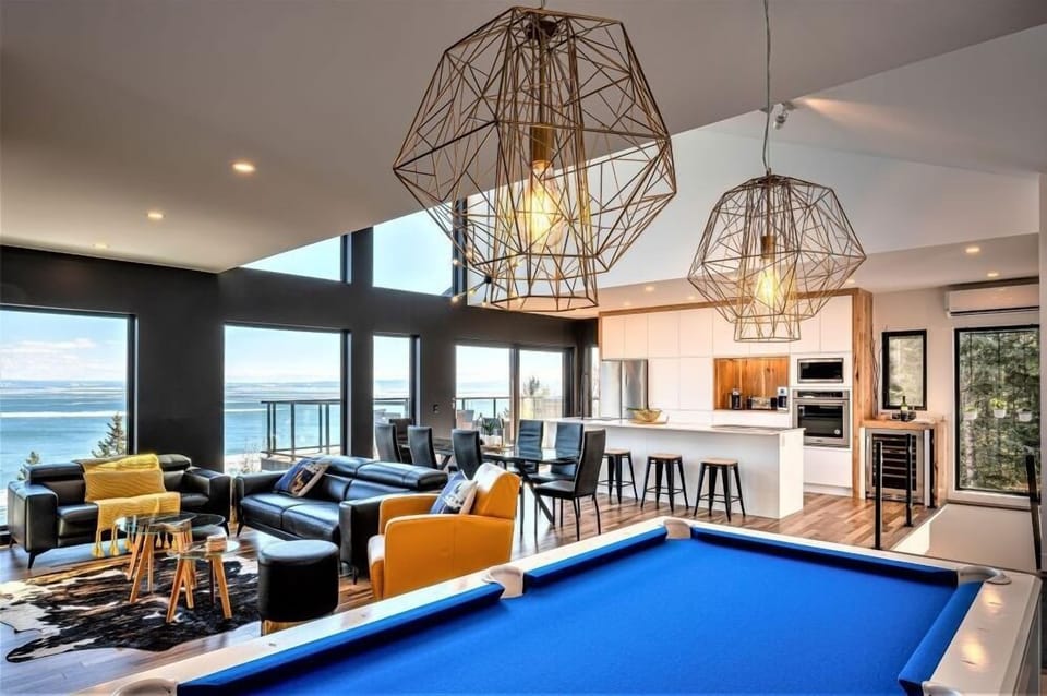 Pool table (1)