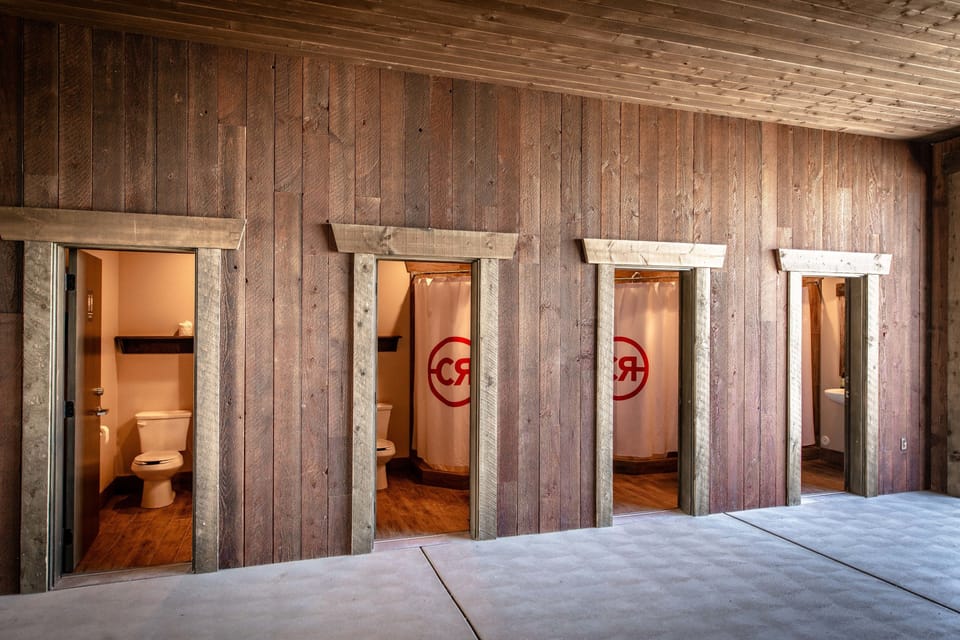 6-Person Wagon | Bathroom | Combined shower/tub, rainfall showerhead, free toiletries, towels