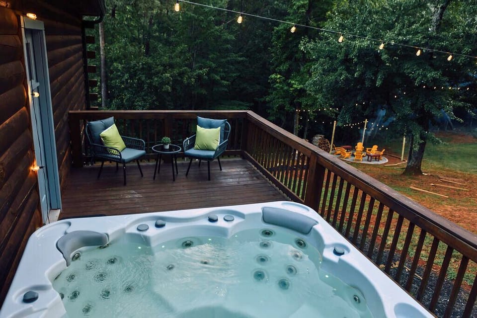 Unwind in the hot tub while gazing at the cabin’s own private forest. Surrounded by nature’s beauty, it’s the perfect spot to soak, relax, and enjoy the peaceful mountain atmosphere in complete privacy