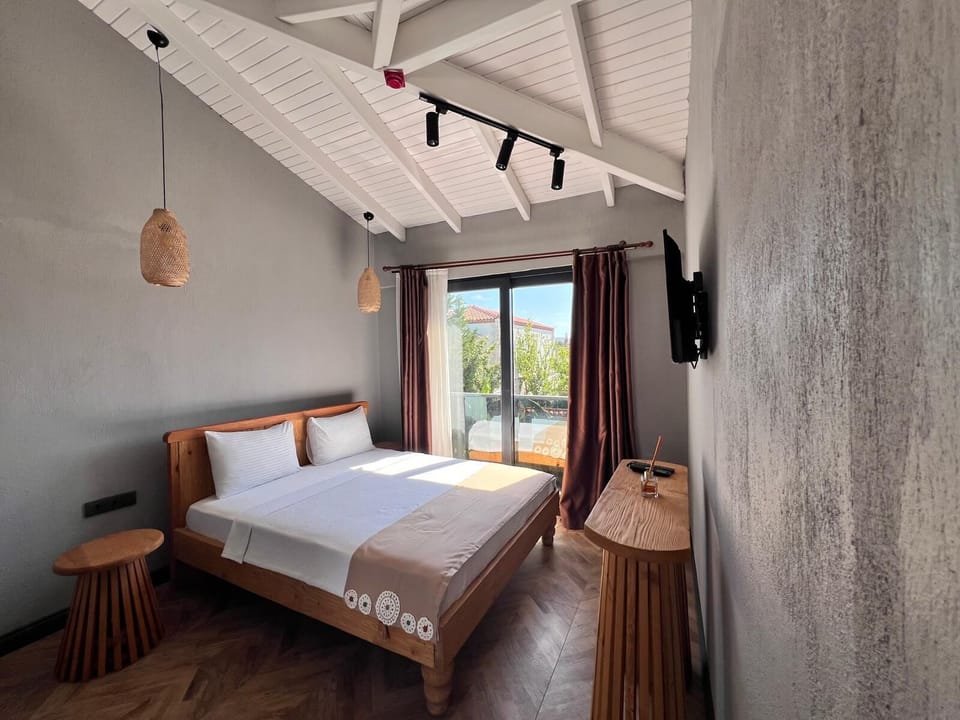Standard Room, Garden View | Iron/ironing board (on request), WiFi (free)