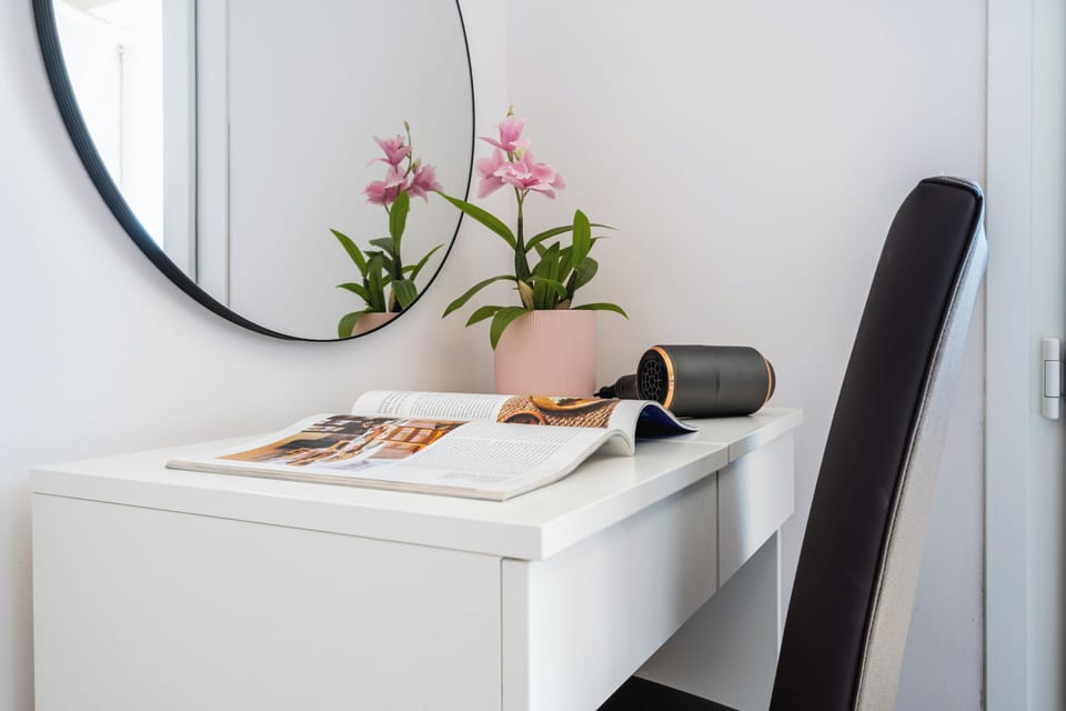 Iron/ironing board, WiFi (free)