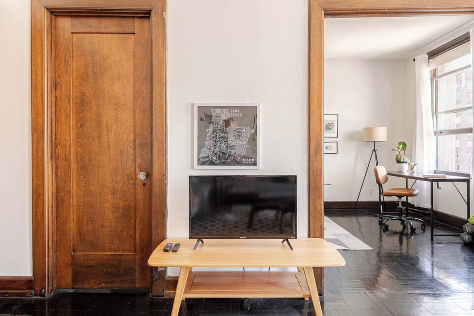 Open layout with designer décor & Smart TV
