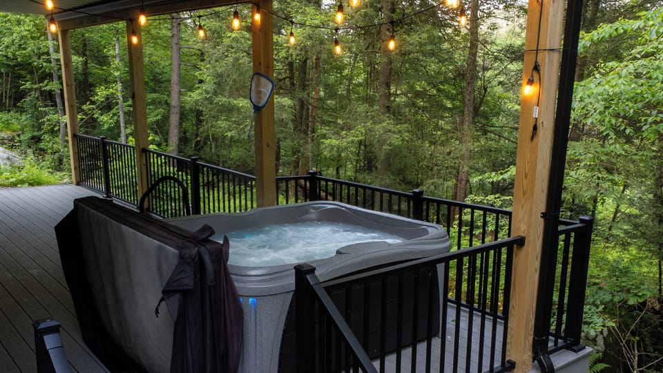 Enjoy the relaxing and private hot tub, with sounds of nothing but the river!