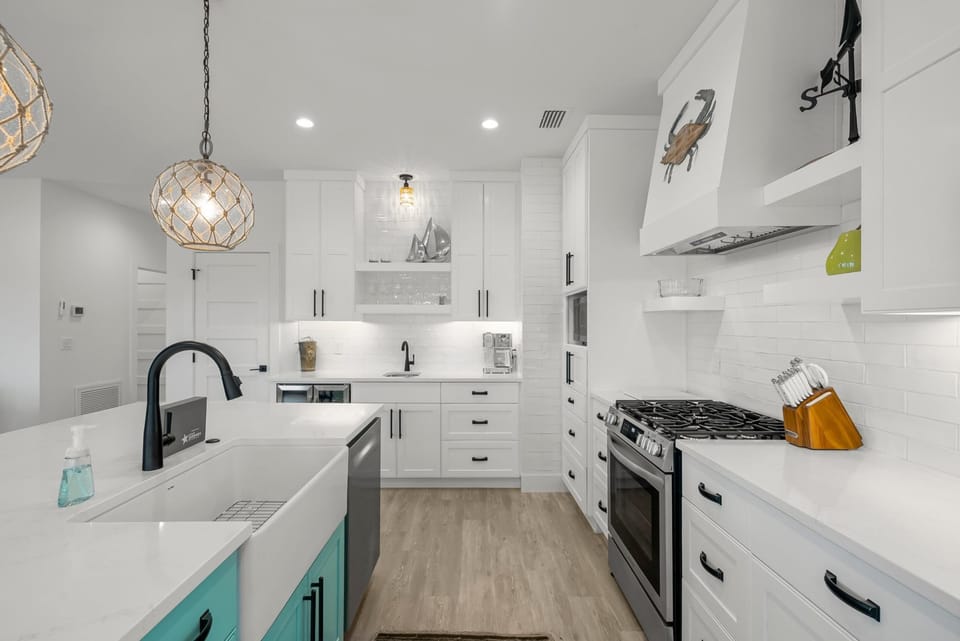 House, Beach View | Private kitchen | Full-size fridge, microwave, oven, stovetop
