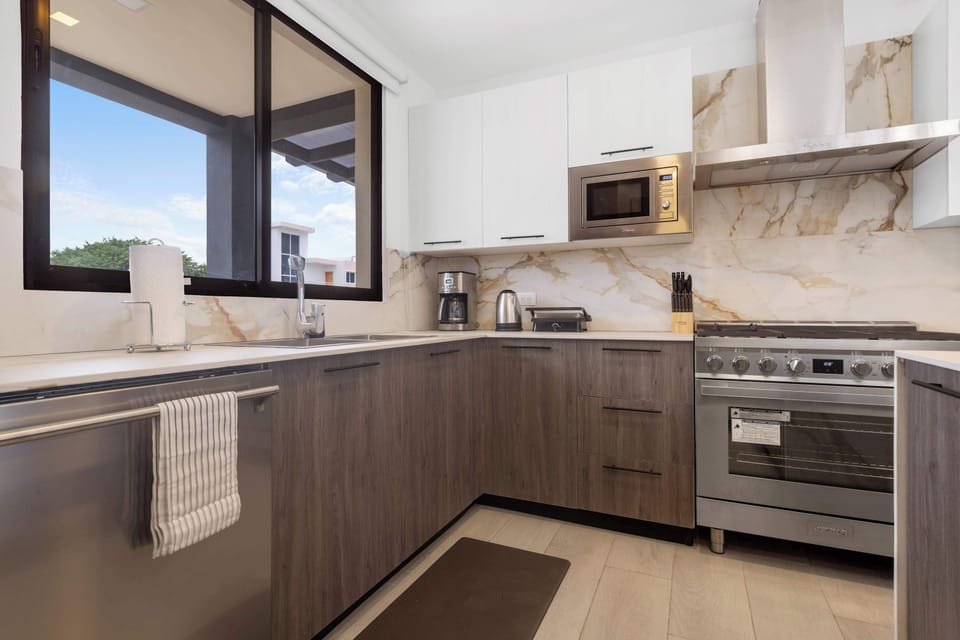 House, Multiple Beds, Patio, City View (VISTA PARK CASA D) | Private kitchen | Coffee/tea maker