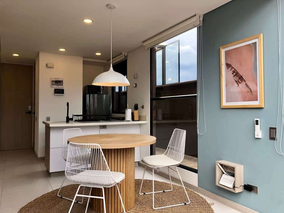 Apartment, 1 Queen Bed, Balcony, City View (Ekkos 1001) | Dining