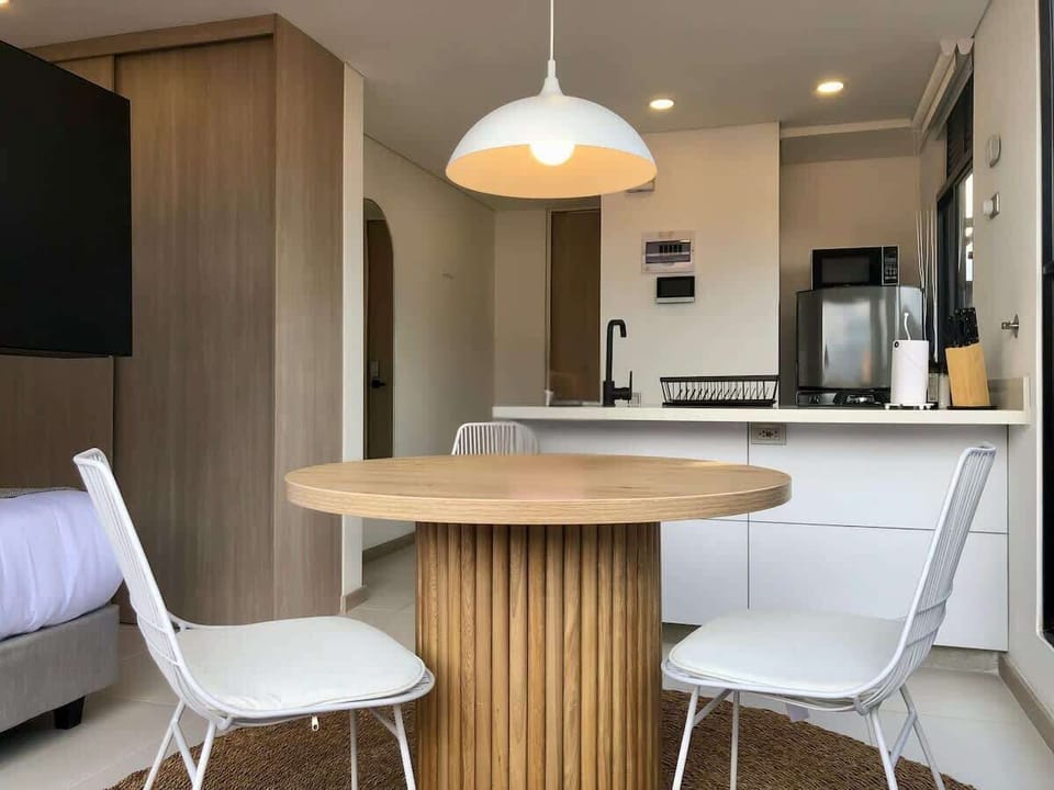 Apartment, 1 Queen Bed, Balcony, City View (Ekkos 1001) | Dining