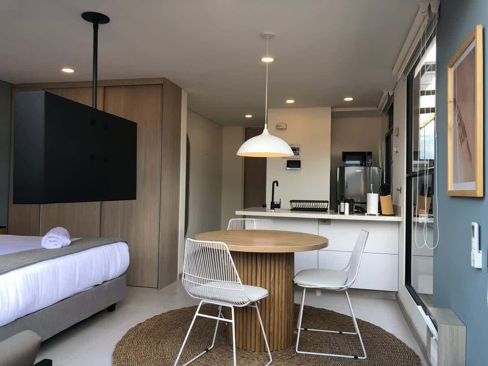 Apartment, 1 Queen Bed, Balcony, City View (Ekkos 1001) | Interior