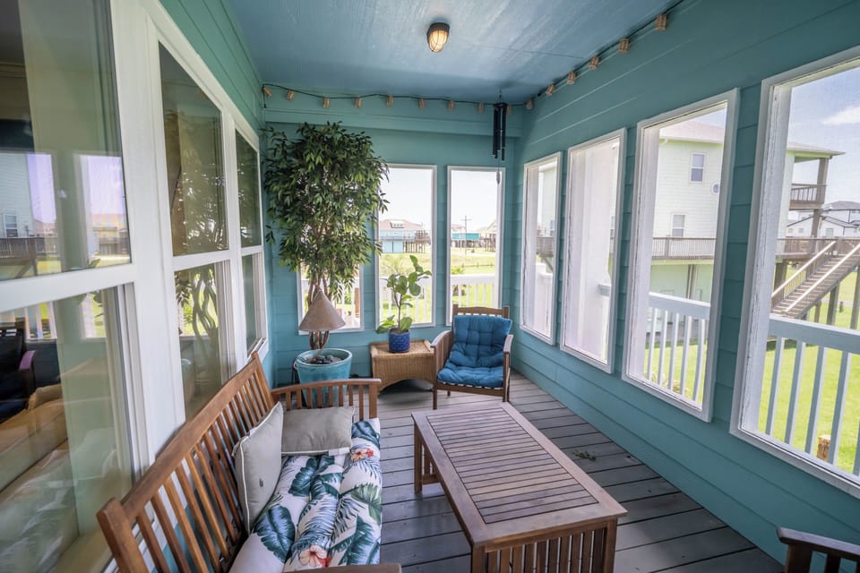 Screened in porch