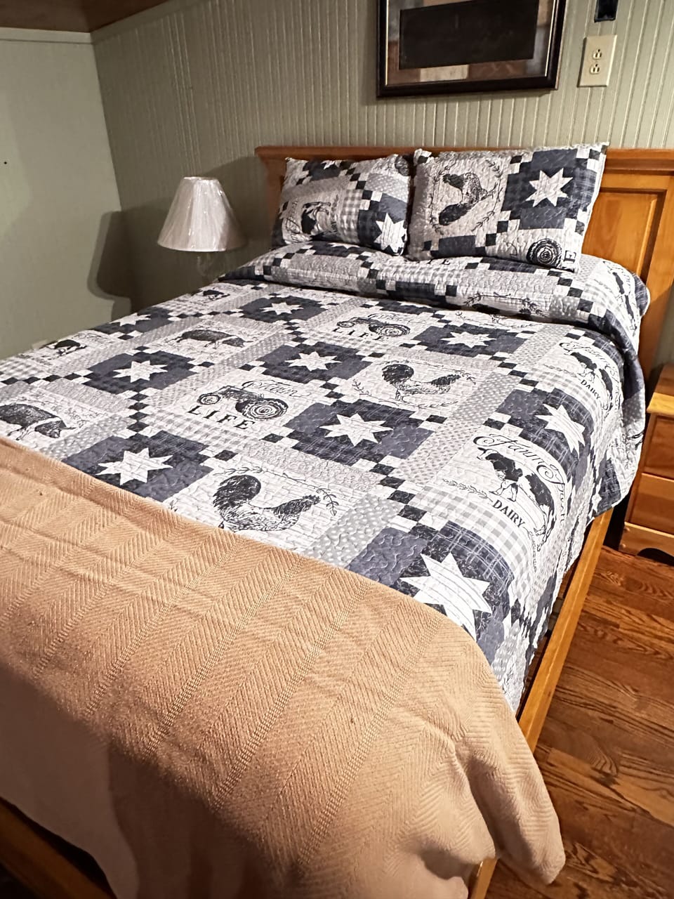 Queen bed in bedroom