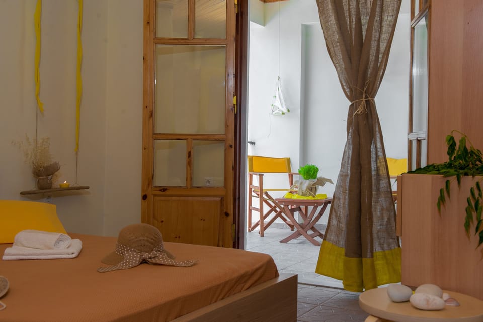 Studio | Soundproofing, iron/ironing board, free cribs/infant beds, free WiFi