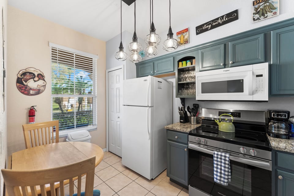 Fully stocked kitchen with additional dining space for that morning coffee!