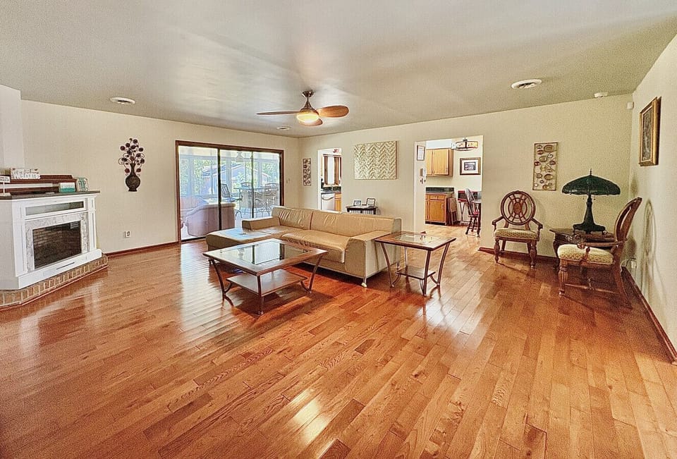 Spacious living room