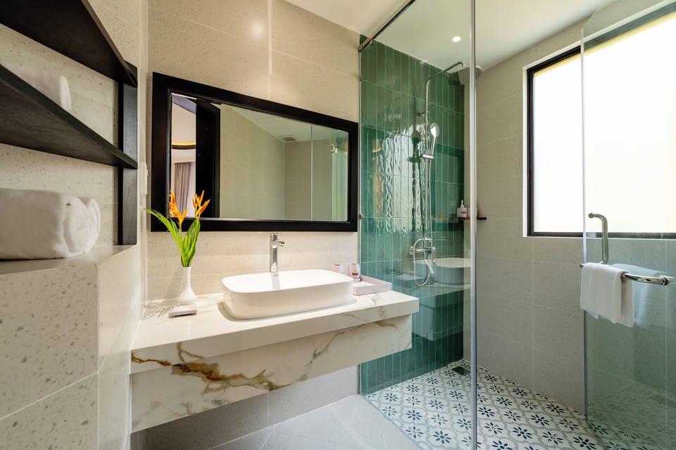 Rainfall showerhead, free toiletries, hair dryer, bathrobes