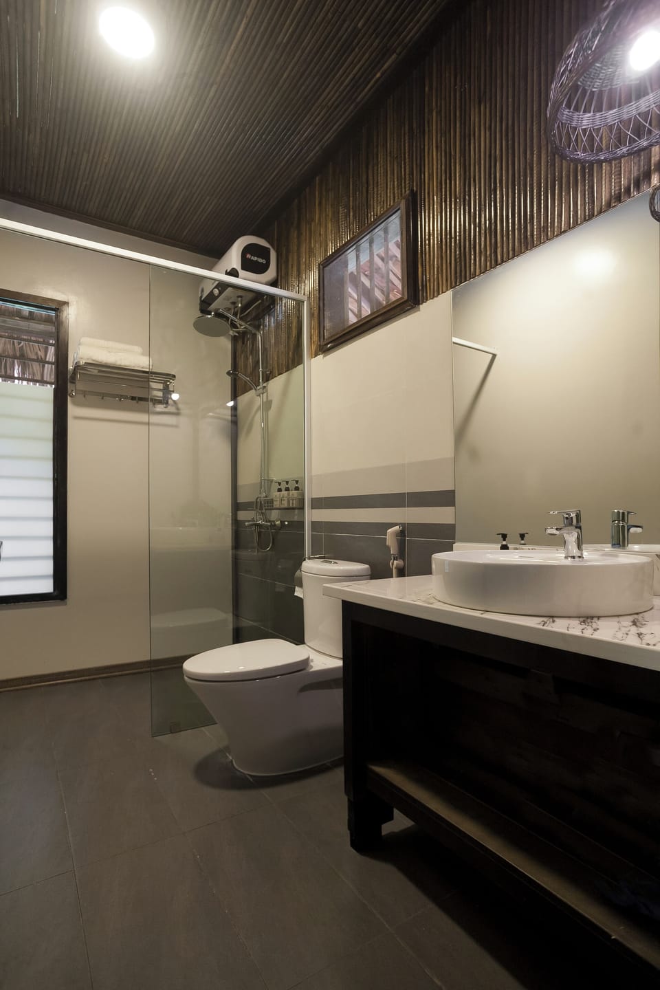 Hair dryer, slippers, bidet, towels
