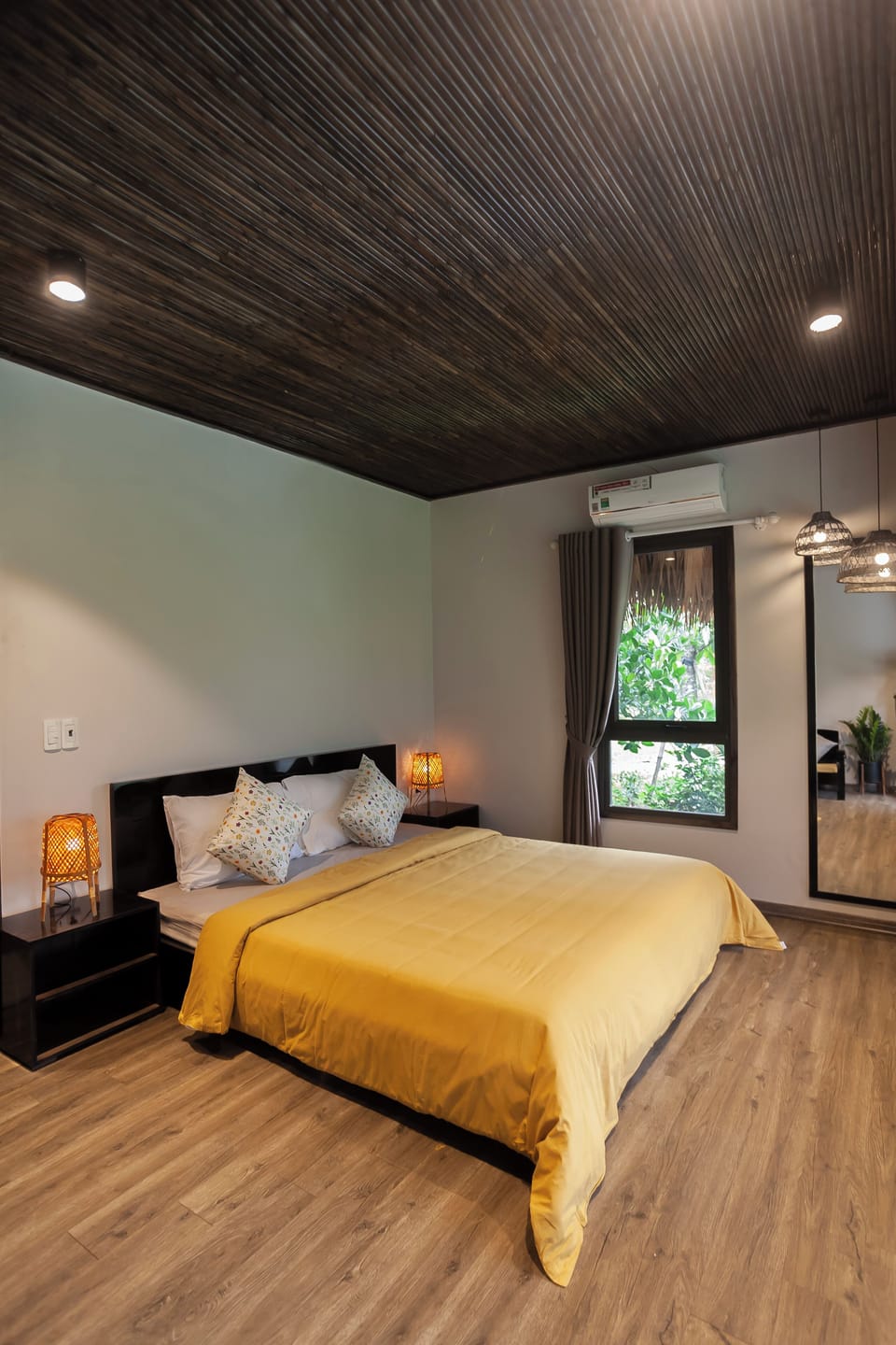 Free minibar items, blackout drapes, free WiFi, bed sheets