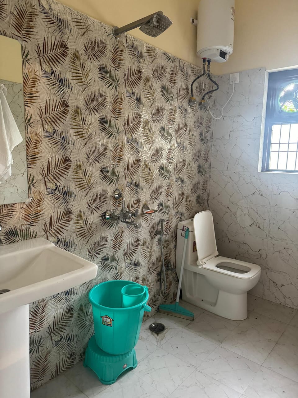 Shower, towels, soap, shampoo
