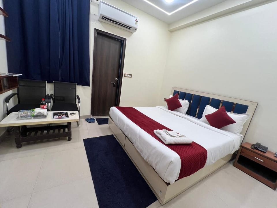 Deluxe Double or Twin Room | Desk, laptop workspace, free WiFi